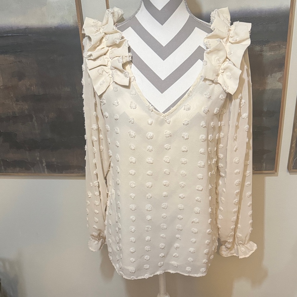 Entro Cream Ruffle Shoulder Blouse Size Medium